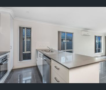 Beautiful 3 bedroom Duplex! - Photo 6