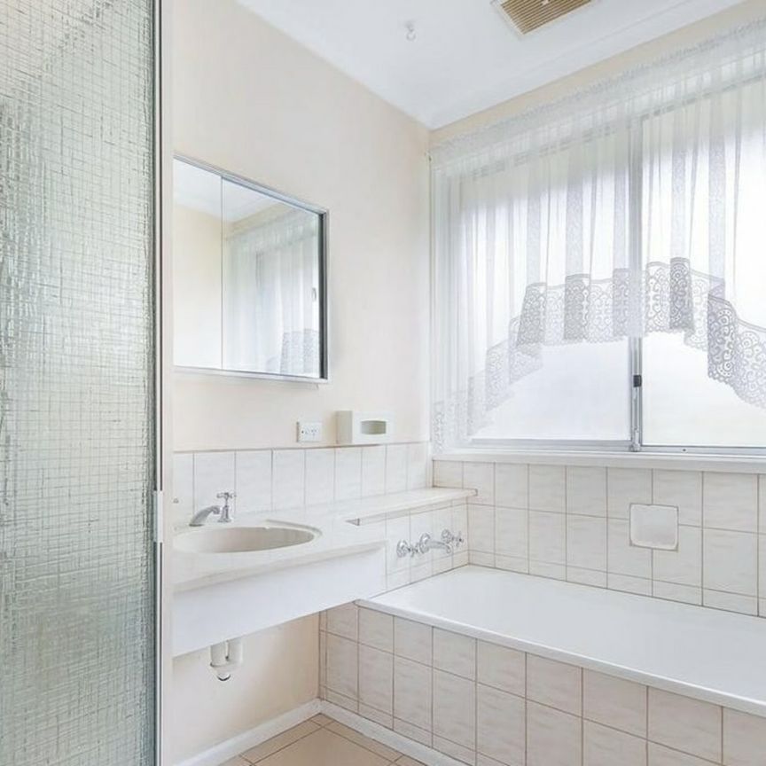 10 Tinks Road, Narre Warren VIC - Photo 1