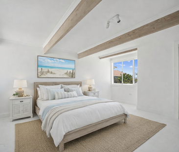 Light Filled Peninsula Residence - Photo 3