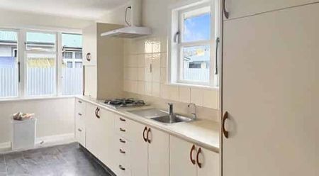 For Rent: Freshly Refreshed 3-Bedroom Home in Prime Location - Photo 4