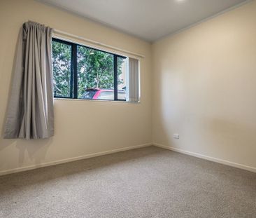 Charming 2-Bedroom Unit in Clendon Park - Photo 4