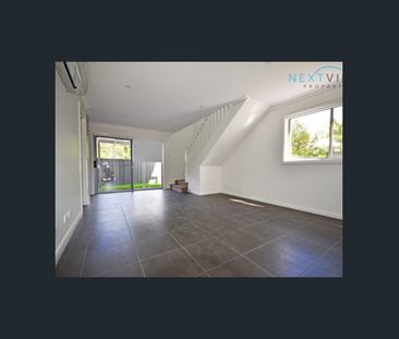 STUNNING LOW MAINTENANCE TOWNHOUSE! - Photo 1