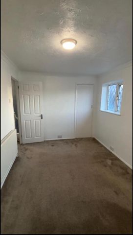 2 bedroom semi-detached house to rent - Photo 4