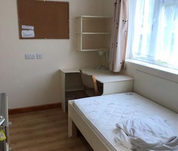 6 bedroom property to rent - Photo 1