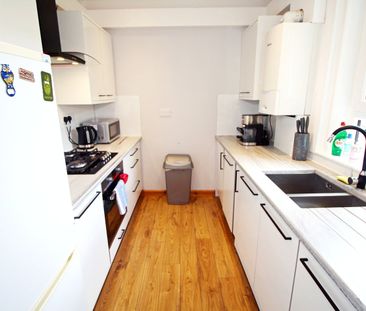 Room in a Shared Flat, Whitson Road, EH11 - Photo 4