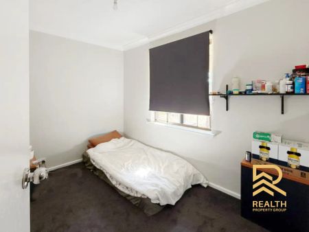 “Comfortable Family Living in a Prime Parkwood Location” - Photo 3