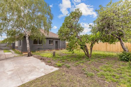 49 Shepparson Ave, Carnegie VIC 3163 - House For Rent | Domain - Photo 5