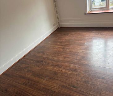 3 bedroom flat to rent - Photo 3