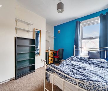 4 bedroom terraced house to rent - Photo 2