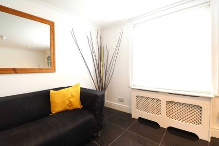 Price £1,050 pcm - Available Now - Part Furnished - Photo 2