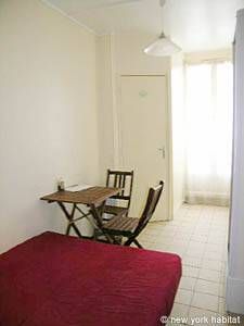 Logement à Paris, Location meublée - Photo 2