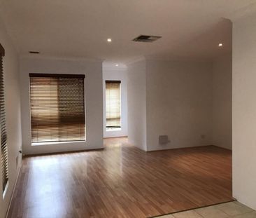 Great location 3 Bed Home - Photo 1