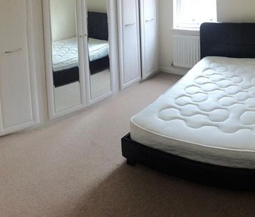 1 bedroom in a house share to rent - Photo 2