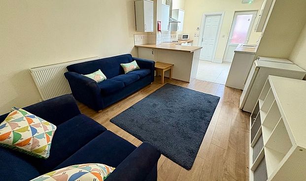 Fantastic 5 bedroom property - Photo 1