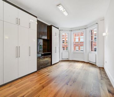 4 bedroom flat to rent - Photo 1