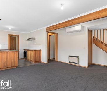 Spacious Townhouse, Central Location - Photo 1