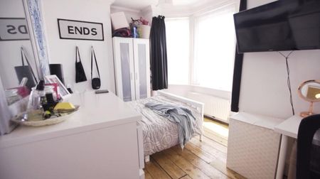 5 bedroom semi-detached house to rent - Photo 4