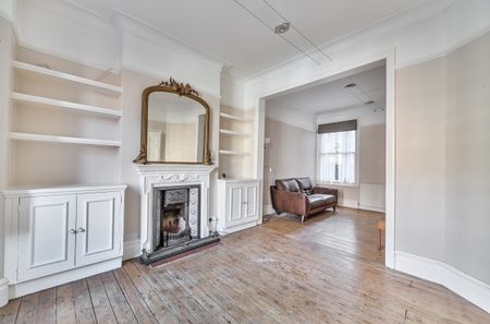 3 Bed Terraced House, Barcombe Avenue, SW2 - Photo 2