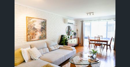 Charming 2-Bedroom Townhouse - Photo 4