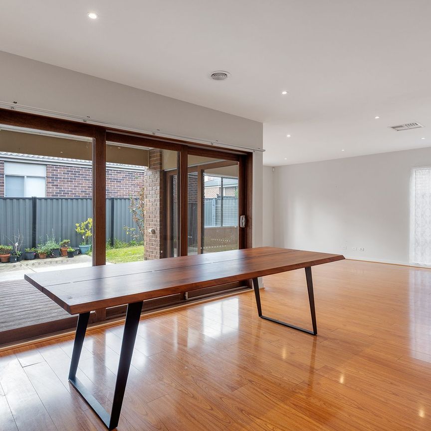 Modern & Cosy Family Home! - Photo 1