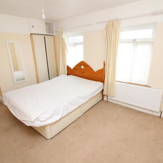 Longfellow Road, Worcester Park, Surrey, KT4 - Photo 1