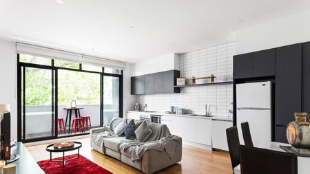 Spacious 1-Bedroom Apartment in Prime Fitzroy North Location - Photo 2