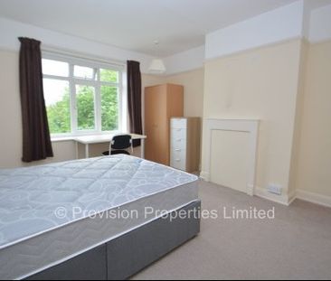 4 Bedroom Houses Headingley - Photo 4