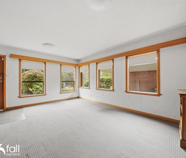 Well presented unit offering low maintenance living - Photo 1