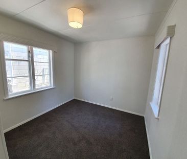 Spacious, Renovated 3 Bedroom Home – Ready to Move - Photo 1