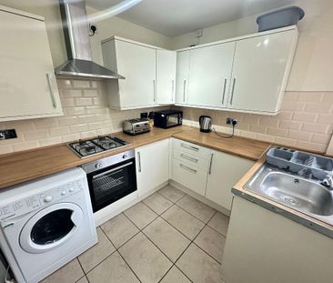 3 bedroom terraced house to rent - Photo 4