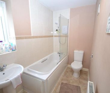 2 bedroom end of terrace house to rent - Photo 2
