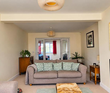 3 bedroom detached bungalow to rent - Photo 2