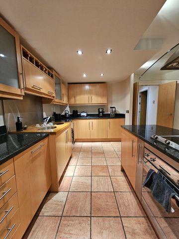 2 bedroom / 1 bathroom property to let in the heart of Canary Wharf, E14 - Photo 3