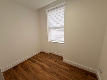 3 bedroom flat to rent - Photo 2