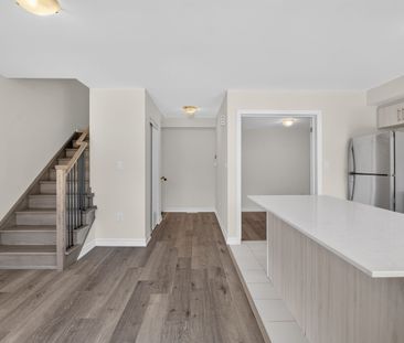 For Lease - 9 Silo Mews, Barrie, Ontario - Photo 6
