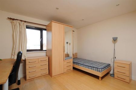 3 bedroom flat to rent - Photo 3