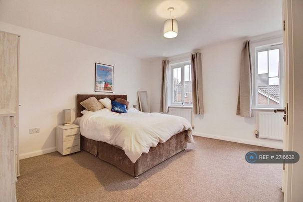 1 bedroom in a house share to rent - Photo 1