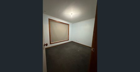 Bright & Spacious 3-Bed Home with 2 Living Areas – Prime Werribee Location - Photo 2