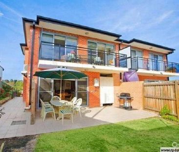 Spacious, Modern Townhouse - Photo 1