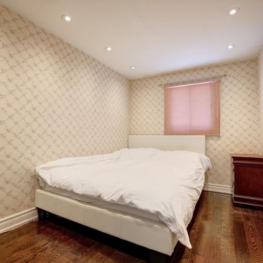 For Lease - 1545 Oran Court, Mississauga, Ontario - Photo 1