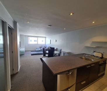 Top floor, central location and furnished! - Photo 3