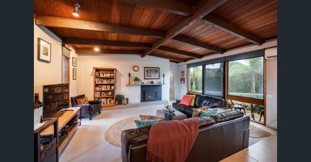 18 Valley View Court, West Albury NSW 2640 - House For Rent | Domain - Photo 2