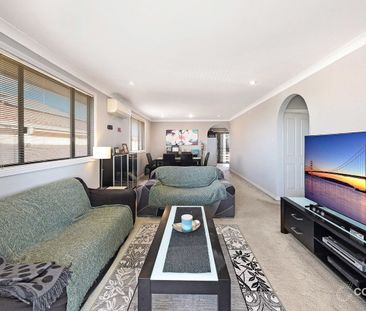 House for rent - Photo 2