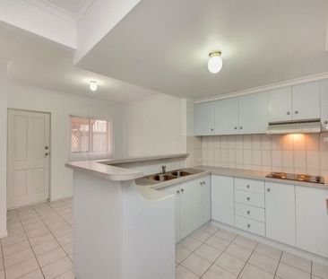 3 bedroom tidy townhouse - Photo 5