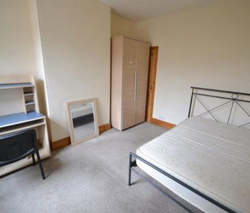 4 bedroom terraced house to rent - Photo 5