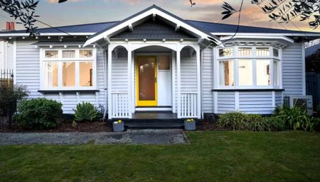 Classic Character Meets Modern Living - Photo 3