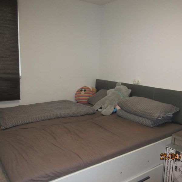 Makartstraße 8,3: Single/Paar: Schöne DG-Wohnung, 2 Zimmer, 42.06m2 WNFL und ausgebautem Spitzboden mit 35,44m2,3.Stock, Parkplätze! - Photo 1