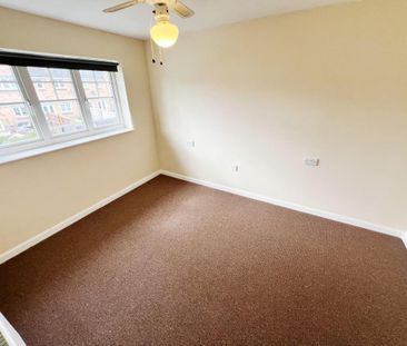 3 bedroom end of terrace house to rent - Photo 1