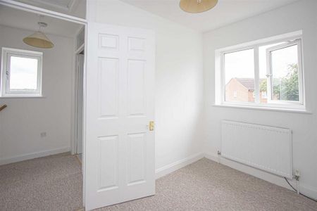 2 bedroom semi-detached house to rent - Photo 4