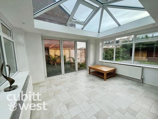 4 bedroom detached house to rent - Photo 1